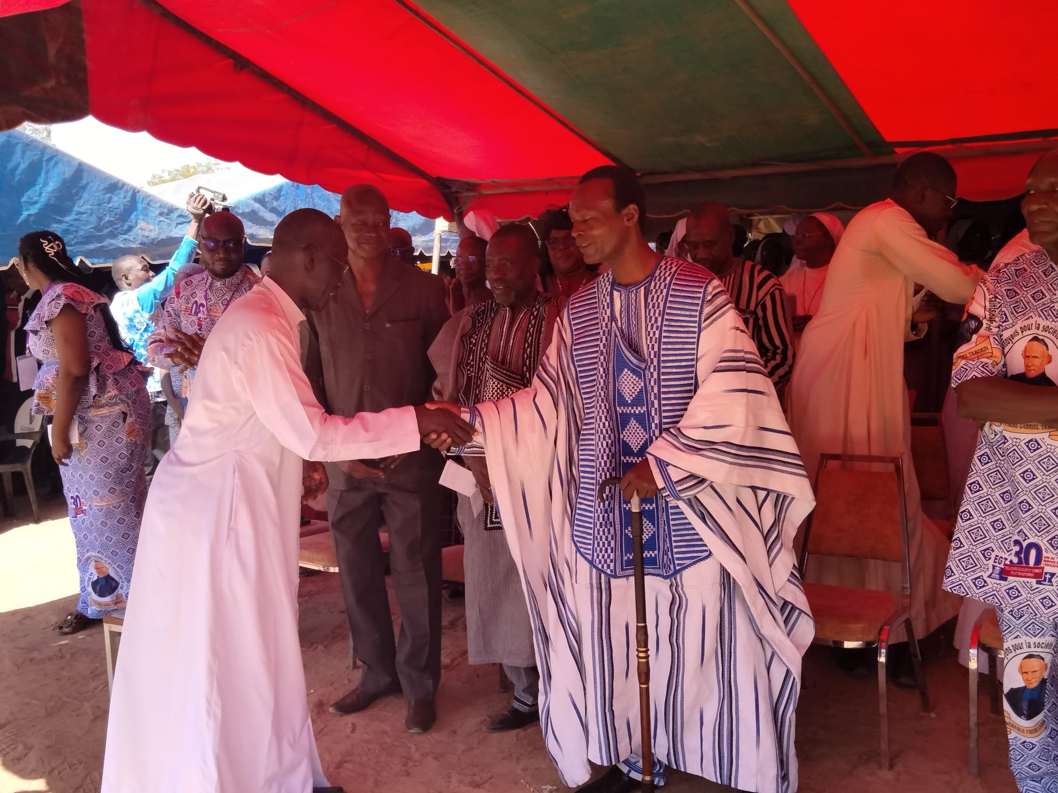 visite du chef coutumier de saaba au jubile de perle egt